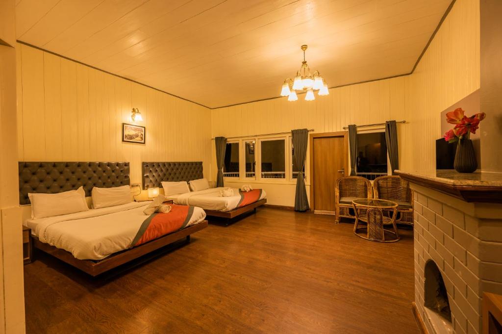 Family Room with Kangchenjunga View